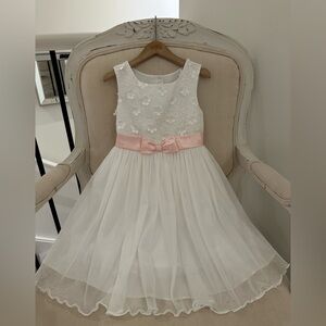 🩰 4T Flower Girl or Wedding Guest Jona Michelle White Floral Dress with Pink Bow